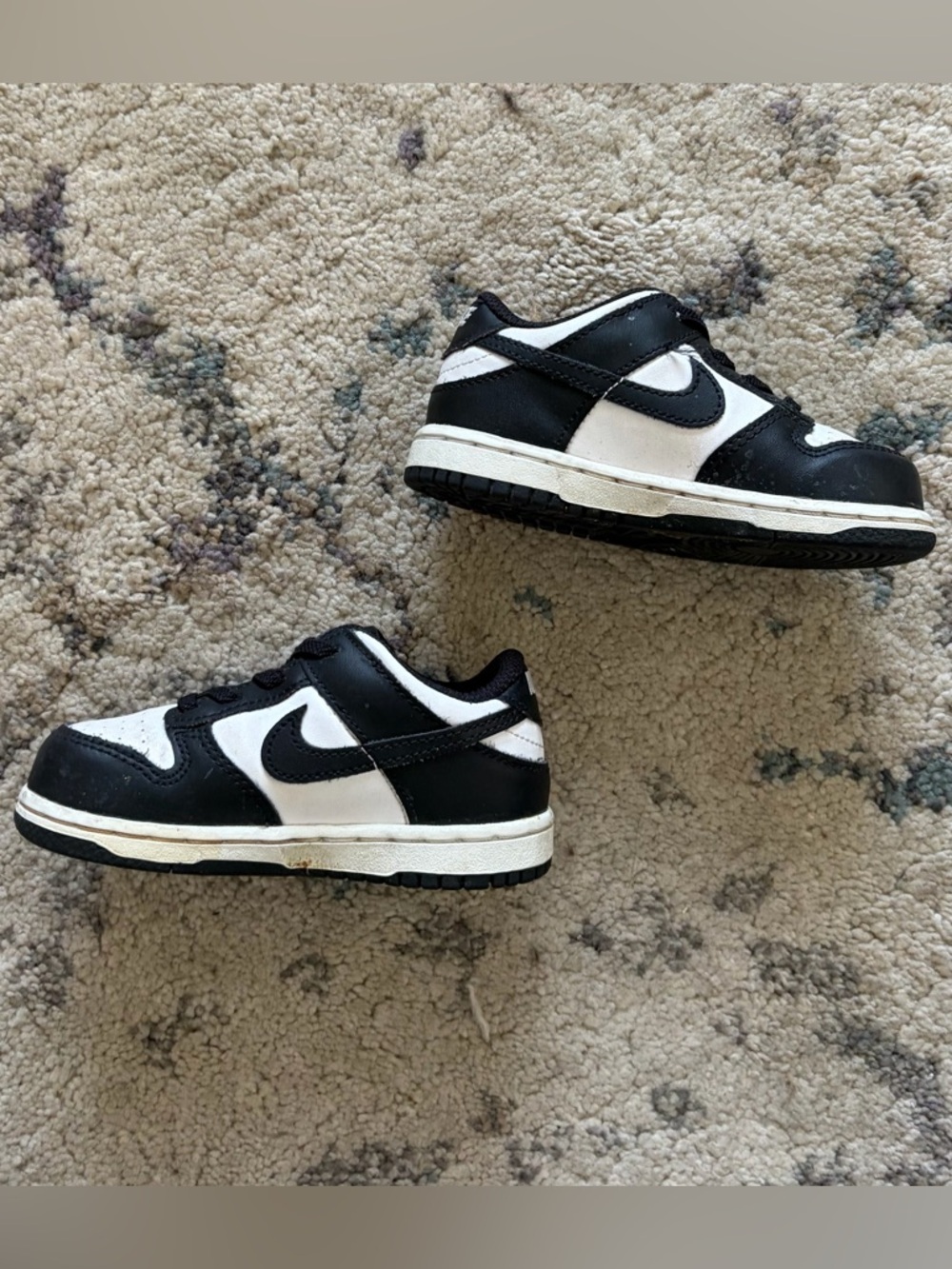 Nike Panda Dunks - Picture 4 of 7